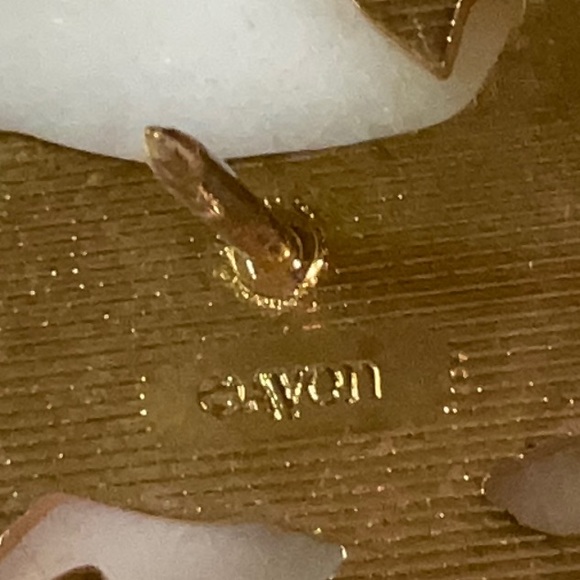 Avon Unicorn Stick Pin 1989 and Tack Pin 1981  Gold Tone Metal Brooches - Picture 8 of 10